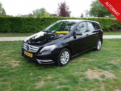 Mercedes-Benz B-klasse - 180 Ambition AUTOMAAT, Airco, Navigatie, Electrische pakket, Trekhaak, Park - 1