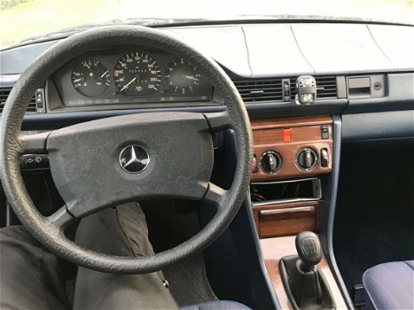 Mercedes-Benz 200-500 (W124) - 300 D Wordt geleverd met nieuwe apk - 1