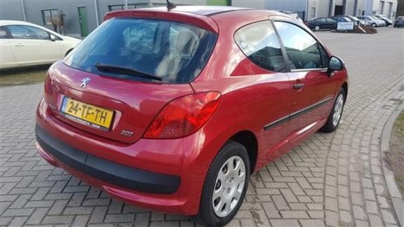 Peugeot 207 - 1.4-16V XR - 1