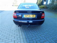 Audi A4 - 2.6 Comfort Nieuwe distributieriem