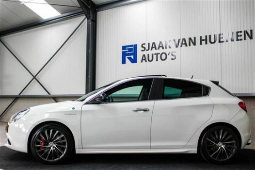 Alfa Romeo Giulietta - 1.7 TBi Quadrifoglio Verde ✅QV Squadra 250pk 2e Eig|NL|Dealer|Panoramadak|PDC - 1