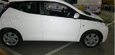 Toyota Aygo - 1.0 VVT-i x-play 5DRS/NAVI/LED/CAMERA/Garantie - 1 - Thumbnail