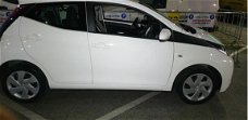 Toyota Aygo - 1.0 VVT-i x-play 5DRS/NAVI/LED/CAMERA/Garantie
