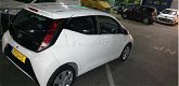 Toyota Aygo - 1.0 VVT-i x-play 5DRS/NAVI/LED/CAMERA/Garantie - 1 - Thumbnail