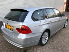 BMW 3-serie Touring - 318d Airco PDC 6-bak