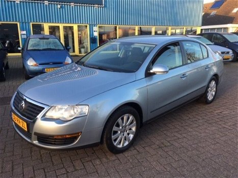 Volkswagen Passat - 1.6 FSI Trendline - 1