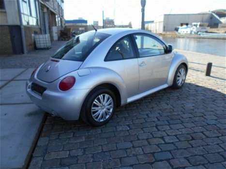 Volkswagen New Beetle - 2.0 Highline - 1