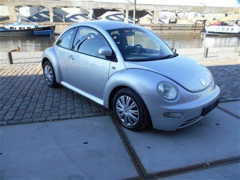 Volkswagen New Beetle - 2.0 Highline - 1