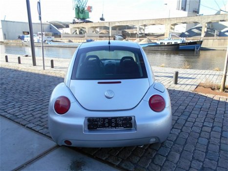 Volkswagen New Beetle - 2.0 Highline - 1