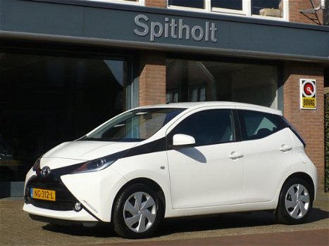 Toyota Aygo - 1.0 VVT-i X-Play 69pk Rijklaarprijs 5-deurs - 1