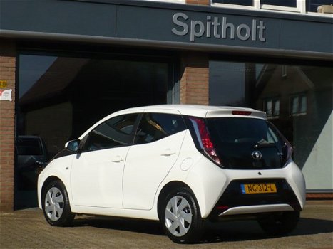 Toyota Aygo - 1.0 VVT-i X-Play 69pk Rijklaarprijs 5-deurs - 1