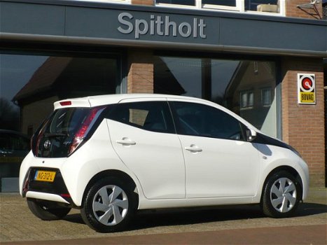 Toyota Aygo - 1.0 VVT-i X-Play 69pk Rijklaarprijs 5-deurs - 1