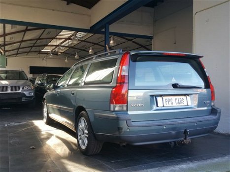 Volvo V70 - 2.4 D5 Geartronic Comfort Line Buitenkans alles vernieuwd alle facturen er bij Youngtime - 1