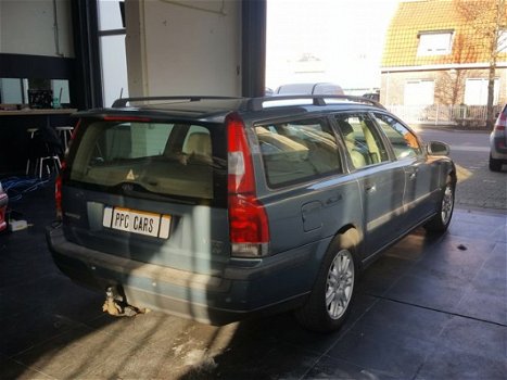 Volvo V70 - 2.4 D5 Geartronic Comfort Line Buitenkans alles vernieuwd alle facturen er bij Youngtime - 1