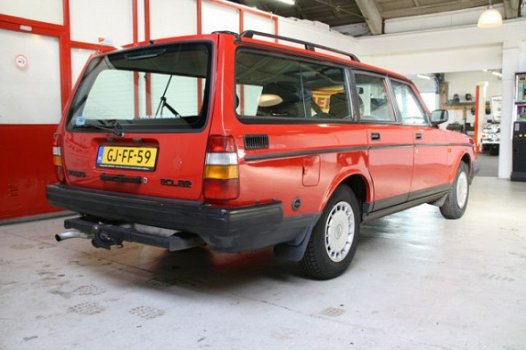 Volvo 240 - Voorzien van 2.3 motor met 115.000 km - 1