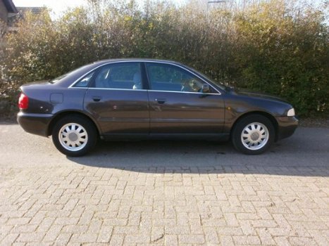 Audi A4 - 1.8 5V Advance clima airco in superstaat - 1