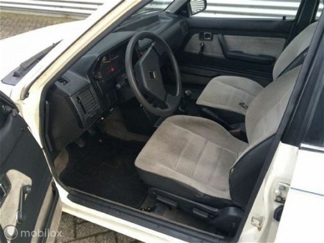 Mazda 323 - 1.5 LX SEDAN LPG VASTE EXPORTPRIJS € 750, - EX BTW - 1