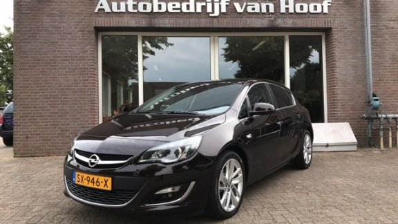 Opel Astra - 1.4T / 140pk / Xenon / Cosmo / Navi / Cruise / Climate Control / 1 eigenaar - 1