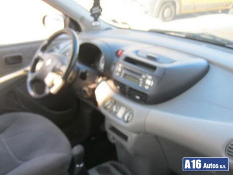 Nissan Almera Tino - 1.8 Luxury - 1