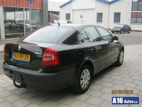 Skoda Octavia - 1.6 Ambiente - 1