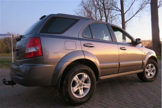 Kia Sorento - 2.4i 4WD met Opties en Slechts 128000 km - 1