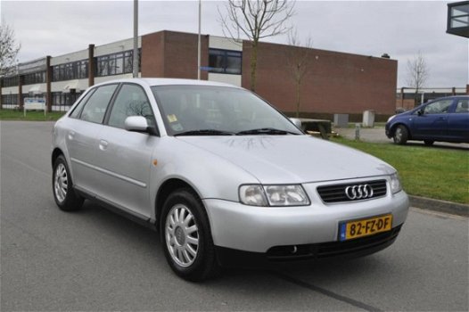 Audi A3 - 1.6 Attraction 5-DEURS/CLIMATRONIC 1 JAAR APK - 1