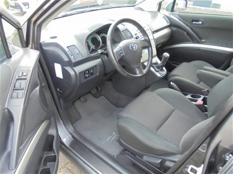 Toyota Verso - 1.8 VVT-i Sol Climate control, parkeersensoren & trekhaak (1300kg) - 1