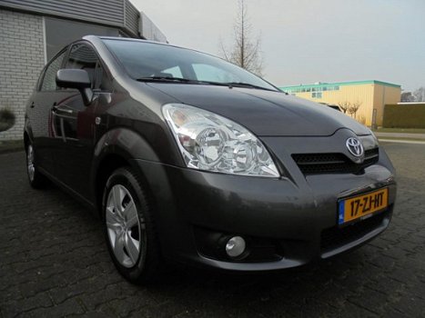 Toyota Verso - 1.8 VVT-i Sol Climate control, parkeersensoren & trekhaak (1300kg) - 1