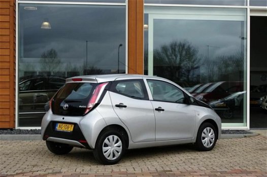 Toyota Aygo - 1.0 VVT-i x-now 69-Pk 5-Deurs - 1