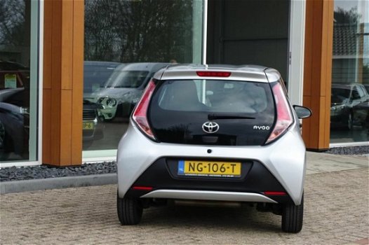 Toyota Aygo - 1.0 VVT-i x-now 69-Pk 5-Deurs - 1