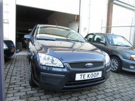 Ford Focus - 1.4-16V Trend - 1