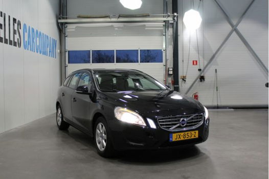 Volvo V60 - 1.6 D2 Kinetic | Navigatie | Lm velgen | PDC | Trekhaak | - 1