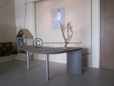 Bureau,kasten werkplekken,( design op maat gemaakt. ).