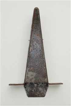 Slingerhuis, hoog 10,5 cm. (Art.Nr. E05-103) - 1