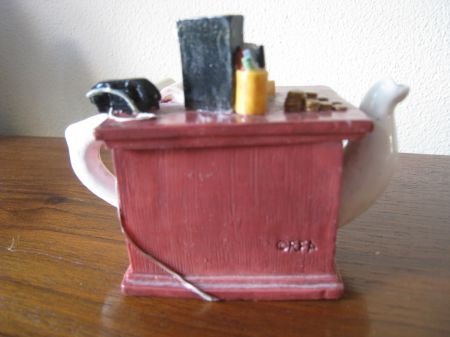 Decoratief klein theepotje in vorm van bureau - Afbeelding 2
