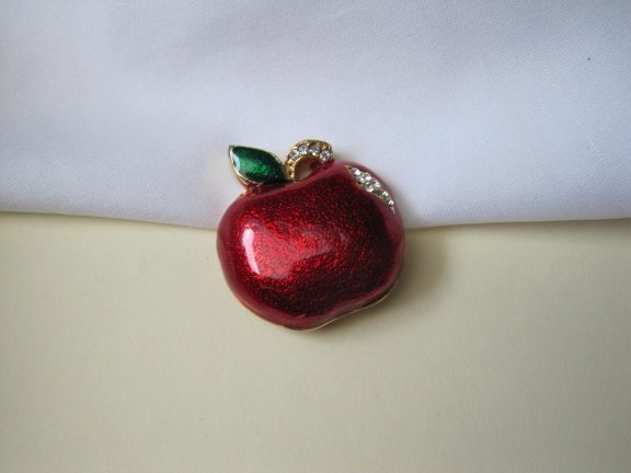 Broche appel goudkleurig en rood emaille met een beet van heldere rijnstenen 3.2x3.5 cm - Afbeelding 5
