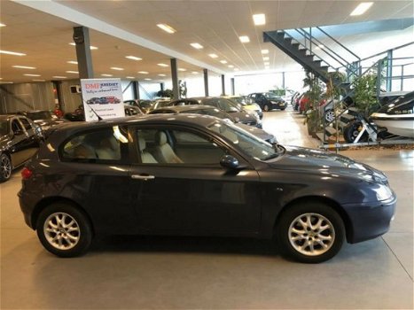 Alfa Romeo 147 - 1.6 T.Spark Distinctive - 1