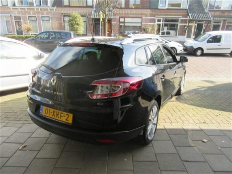 Renault Mégane Estate - 1.5 dCi Bose Navigatie Airco Ecc Park.sensoren Lichtm.velgen - 1