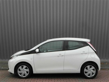 Toyota Aygo - 1.0 VVT-i x-play 5drs Airco Parkeercamera - 1