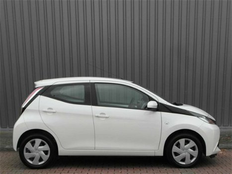 Toyota Aygo - 1.0 VVT-i x-play 5drs Airco Parkeercamera - 1