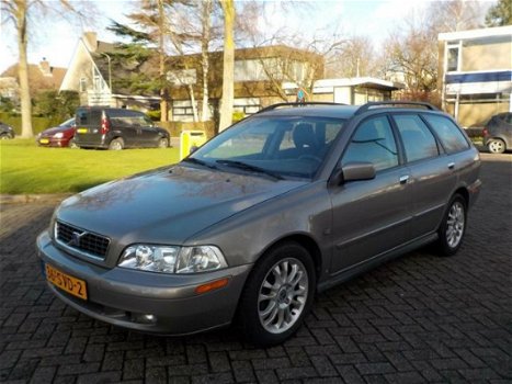 Volvo V40 - 1.9 D Dynamic Navigator 2004 Airco Zuinig APK tot november 2019 - 1