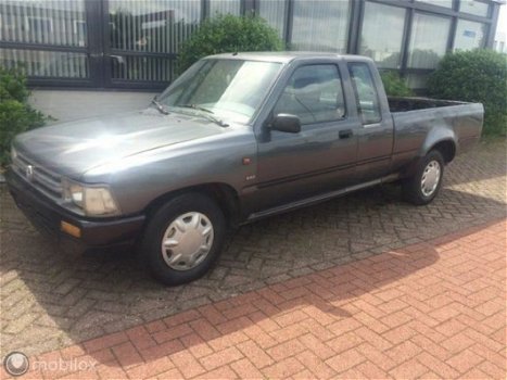 Volkswagen Taro - Toyota Hilux pick-up Extra Cabine 2.4 D - 1