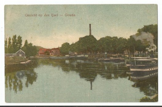 Oude ansichtkaart Gouda: gezicht op de IJssel - 1