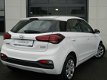 Hyundai i20 - 1.0 T-GDI i-Motion Tech. Pack VAN € 18.990, - VOOR € 17.740, - 1 - Thumbnail