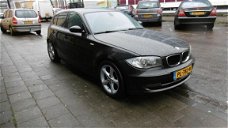 BMW 1-serie - 123d High Executive Automaat/Apk/Airco/Cruise/Navi/Xenon/Apk/Sensoren/Boekjes/Nap/Cd/E