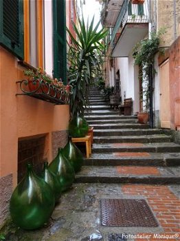 Fotokaart Italiaans straatje met groene flessen (Stad01) - 1