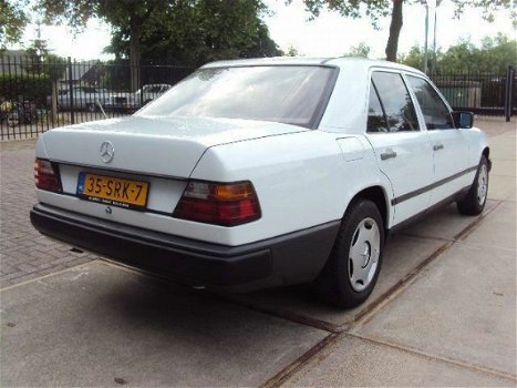 Mercedes-Benz 230 - E W124 - 1