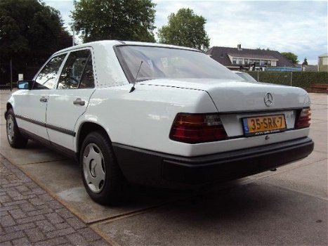 Mercedes-Benz 230 - E W124 - 1
