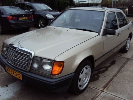 Mercedes-Benz 200-serie - 200 - 1