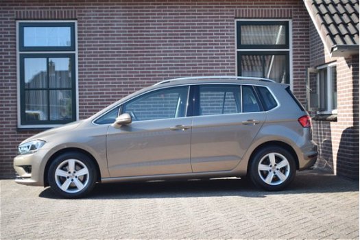 Volkswagen Golf Sportsvan - 1.6 TDI 110pk DSG HIGHLINE Executive Ecc Pdc Trekhaak Navigatie - 1